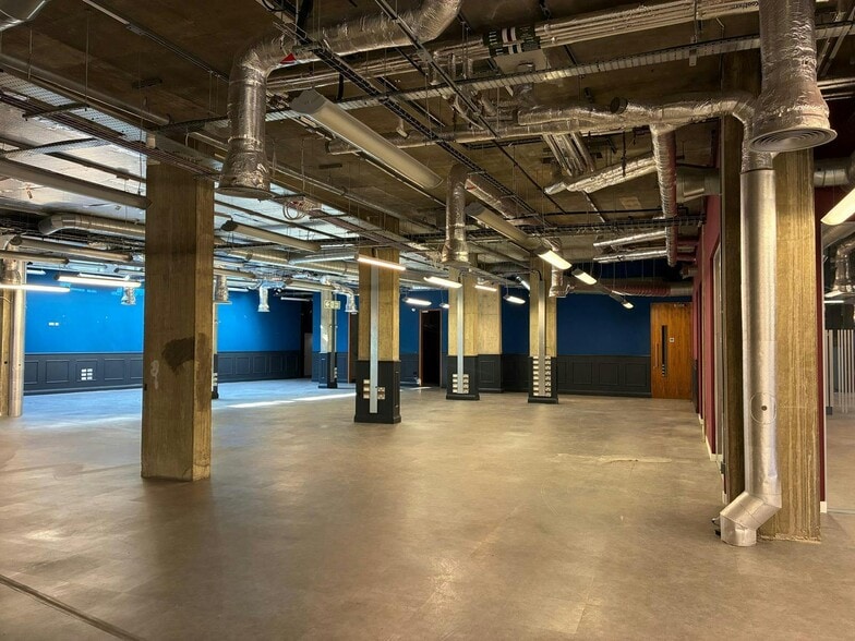 Blackburn Rd, Londres à louer - Photo du bâtiment - Image 2 de 9