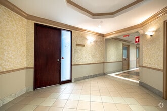 1538 Rue Sherbrooke O, Montréal, QC for lease Interior Photo- Image 1 of 4