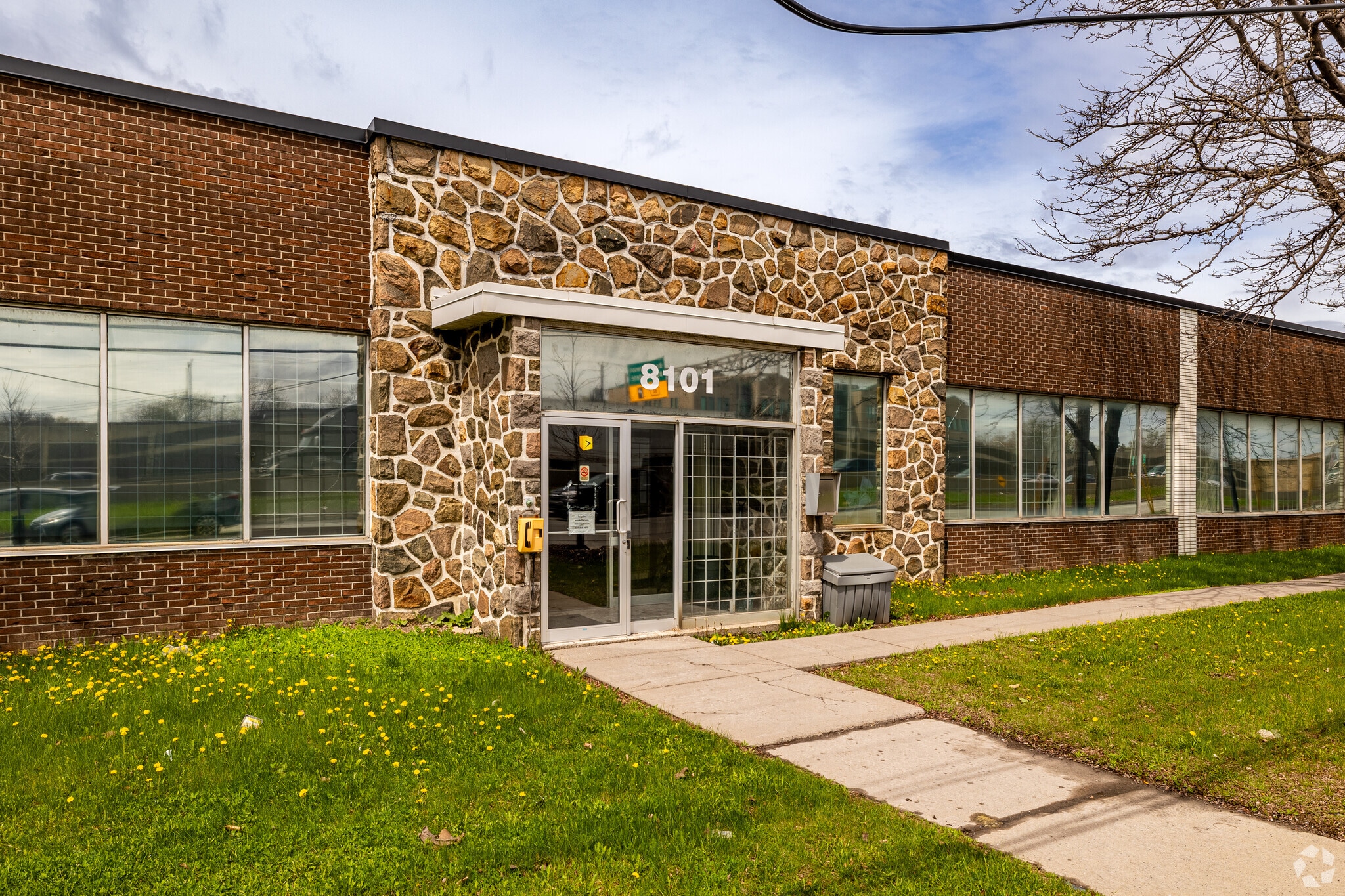 8101 Boul Métropolitain E, Montréal, QC for sale Building Photo- Image 1 of 7