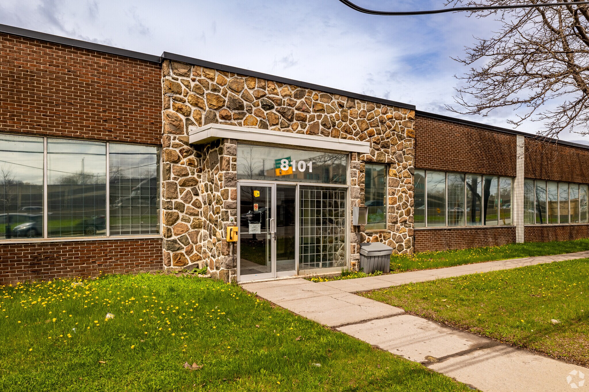 8101 Boul Métropolitain E, Montréal, QC à vendre Photo du bâtiment- Image 1 de 7