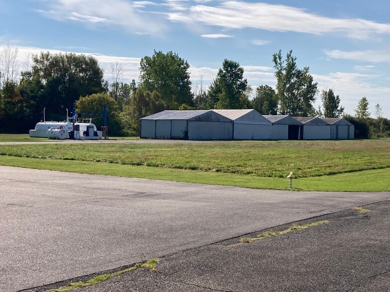 6765 Heltz Rd, Lake View, NY for sale - Building Photo - Image 2 of 16