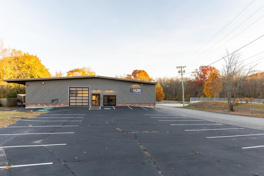 1155 Victory Hwy, Burrillville, RI à vendre - Photo du bâtiment - Image 2 de 23