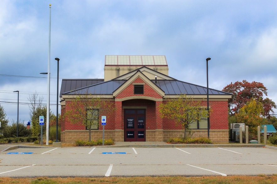 991 Portland Rd, Saco, ME à louer - Photo principale - Image 2 de 8