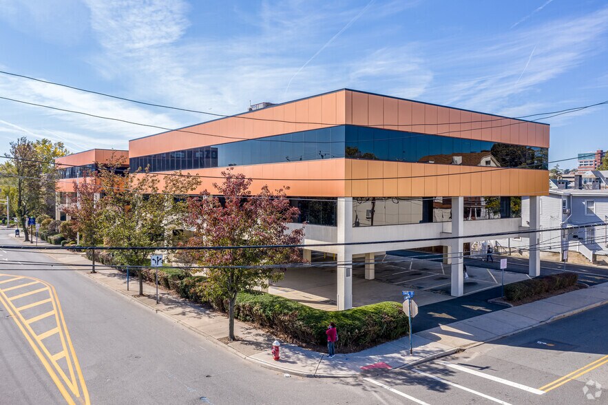 125 State St, Hackensack, NJ à louer - Photo du bâtiment - Image 2 de 7