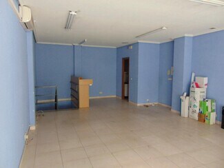 Plus de détails pour Multi-résidentiel à vendre