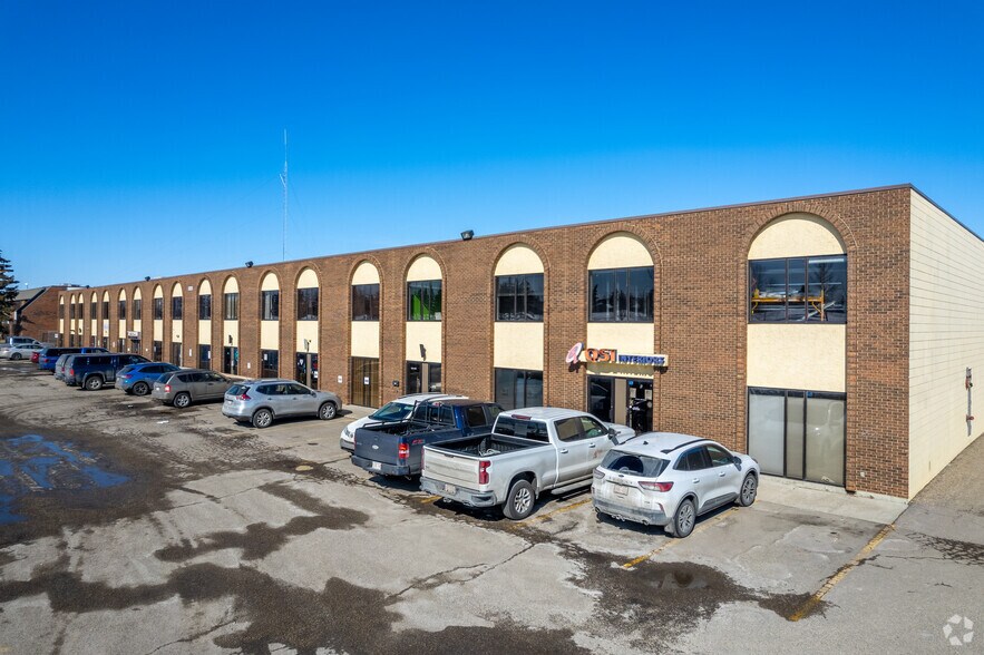 2016 25th Ave NE, Calgary, AB for sale - Building Photo - Image 1 of 1