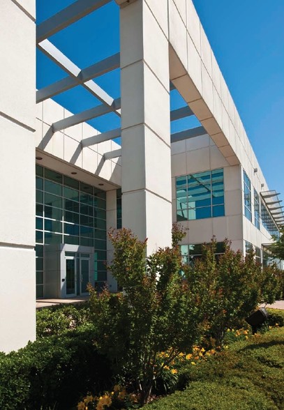 2301 Eagle Pky, Fort Worth, TX for lease - Building Photo - Image 3 of 20