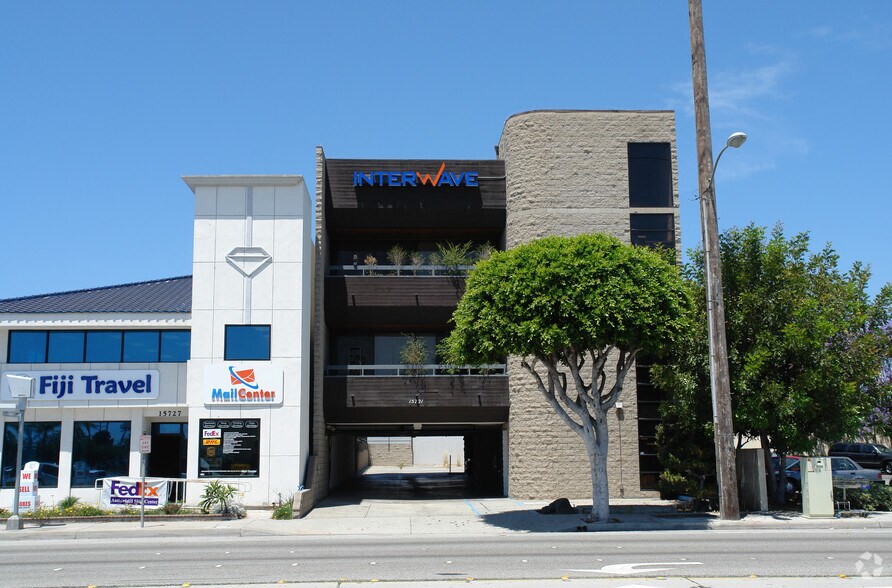 15721 S Western Ave, Gardena, CA à vendre - Photo du bâtiment - Image 3 de 18