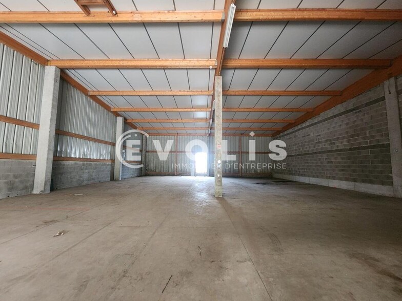 420 Route De Bougé, Sonnay for lease - Interior Photo - Image 2 of 15
