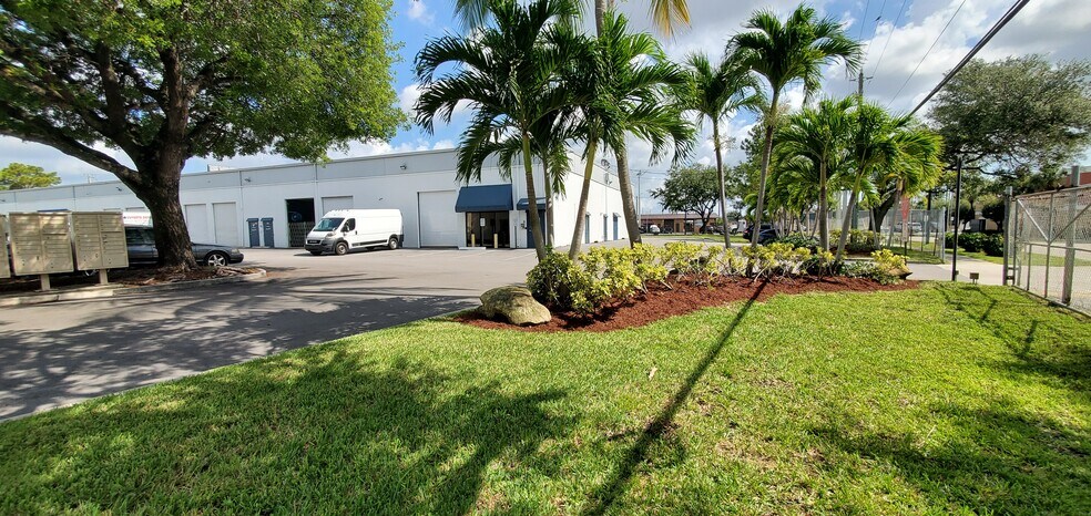 1533-1717 SW 1st Way, Deerfield Beach, FL à louer - Photo du bâtiment - Image 2 de 13