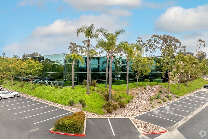 15378 Avenue of Science, San Diego, CA à louer - Photo du bâtiment - Image 3 de 8