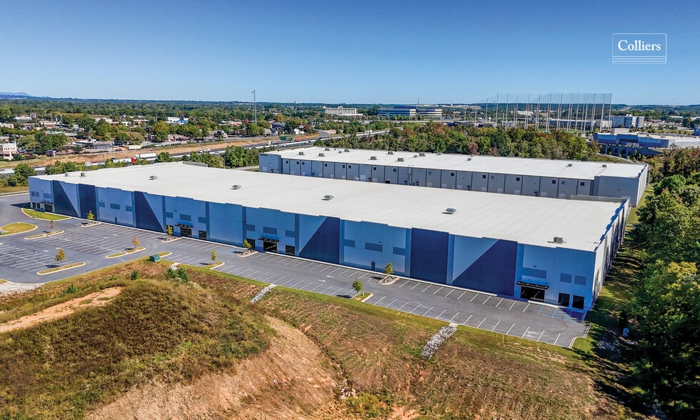 335 Tanner Price Way, Greenville, SC for lease - Building Photo - Image 3 of 9