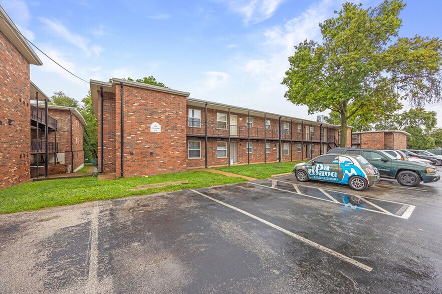 4127 Geraldine Ave, Saint Ann, MO à vendre - Photo du bâtiment - Image 2 de 19