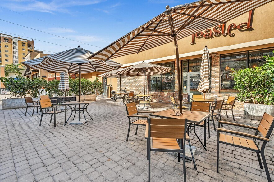 3693 SW 22nd Ter, Miami, FL à louer - Photo du bâtiment - Image 2 de 62