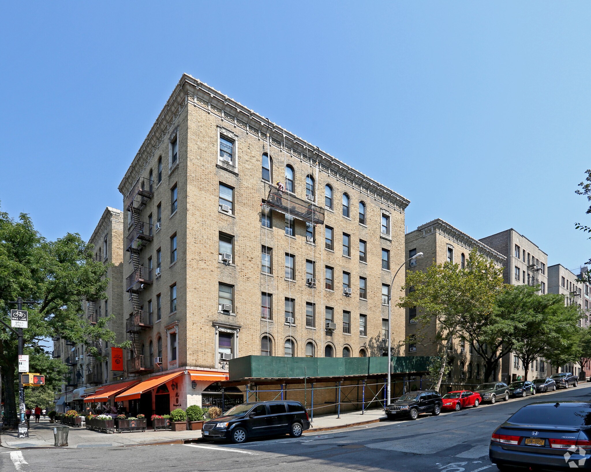 2 Seaman Ave, New York, NY à louer Photo principale- Image 1 de 5