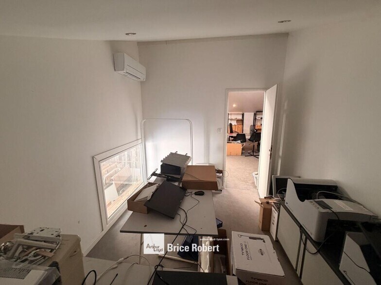 73 Rue Paul Et Marc Barbezat, Décines-Charpieu for lease - Interior Photo - Image 3 of 6