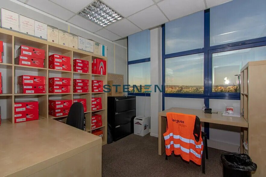 Office in Aix-en-Provence for lease - Interior Photo - Image 3 of 10