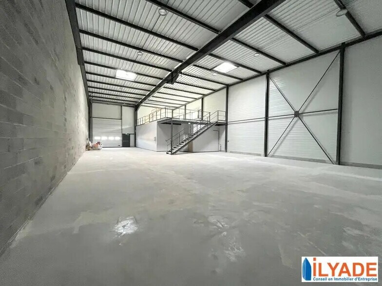 Flex in Gardanne for lease - Building Photo - Image 2 of 10
