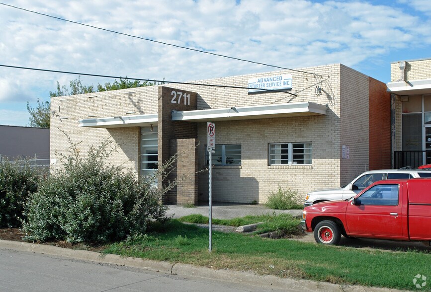 2711 Irving Blvd, Dallas, TX à louer - Photo du bâtiment - Image 3 de 3