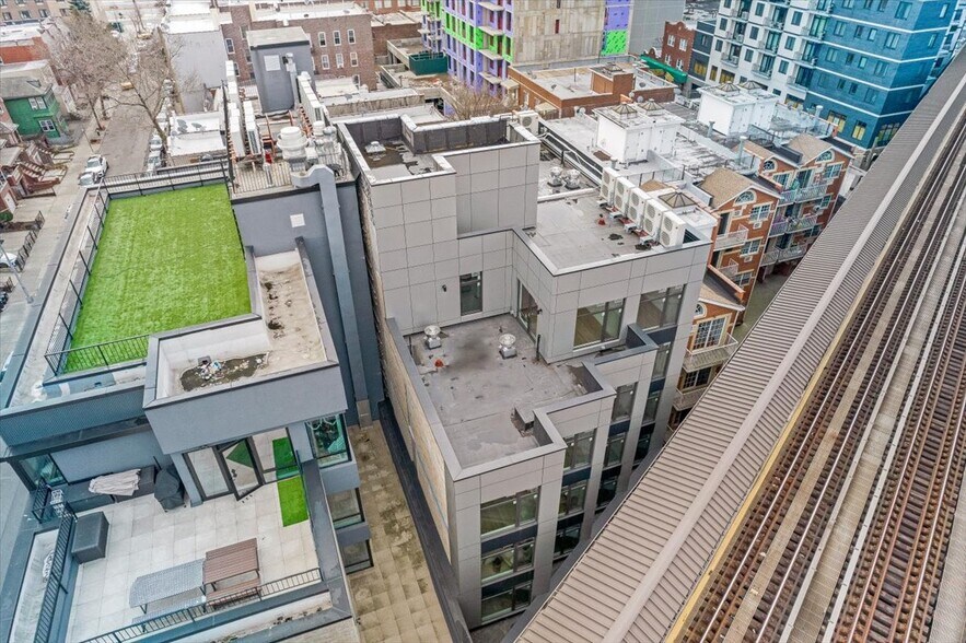 5216 Roosevelt Ave, Woodside, NY à vendre - Photo du bâtiment - Image 3 de 11