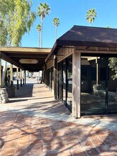 1733-1793 E Palm Canyon Dr, Palm Springs, CA à louer Photo du bâtiment- Image 1 de 2