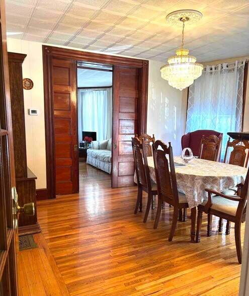 70 Waverly St, Malden, MA à vendre - Photo du bâtiment - Image 3 de 7