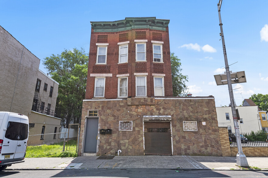 260 Martin Luther King Jr Dr, Jersey City, NJ à vendre - Photo du bâtiment - Image 1 de 1