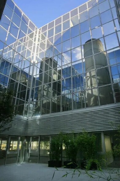 4 Rue Paul Dautier, Vélizy-Villacoublay for lease - Building Photo - Image 3 of 7
