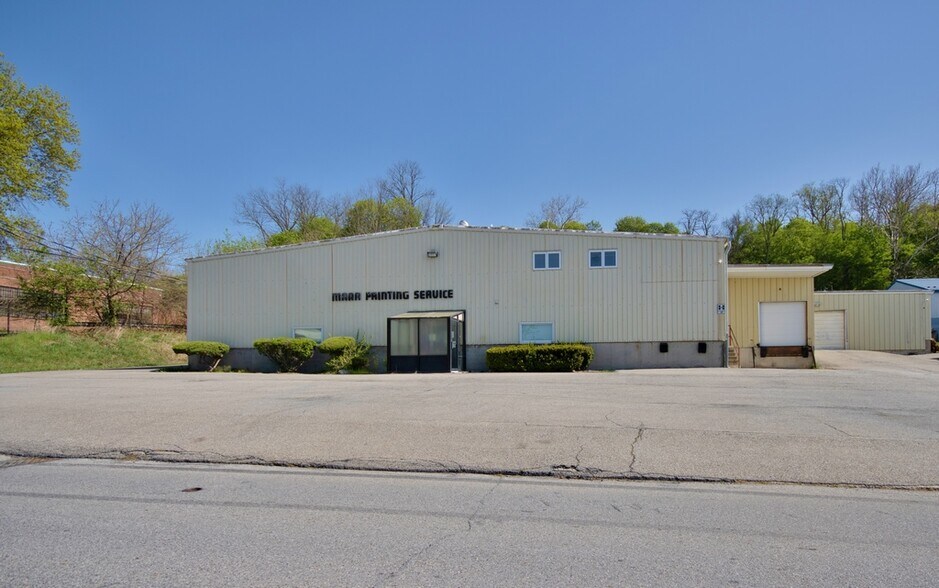 49 Oakley St, Poughkeepsie, NY à vendre - Photo du bâtiment - Image 2 de 50