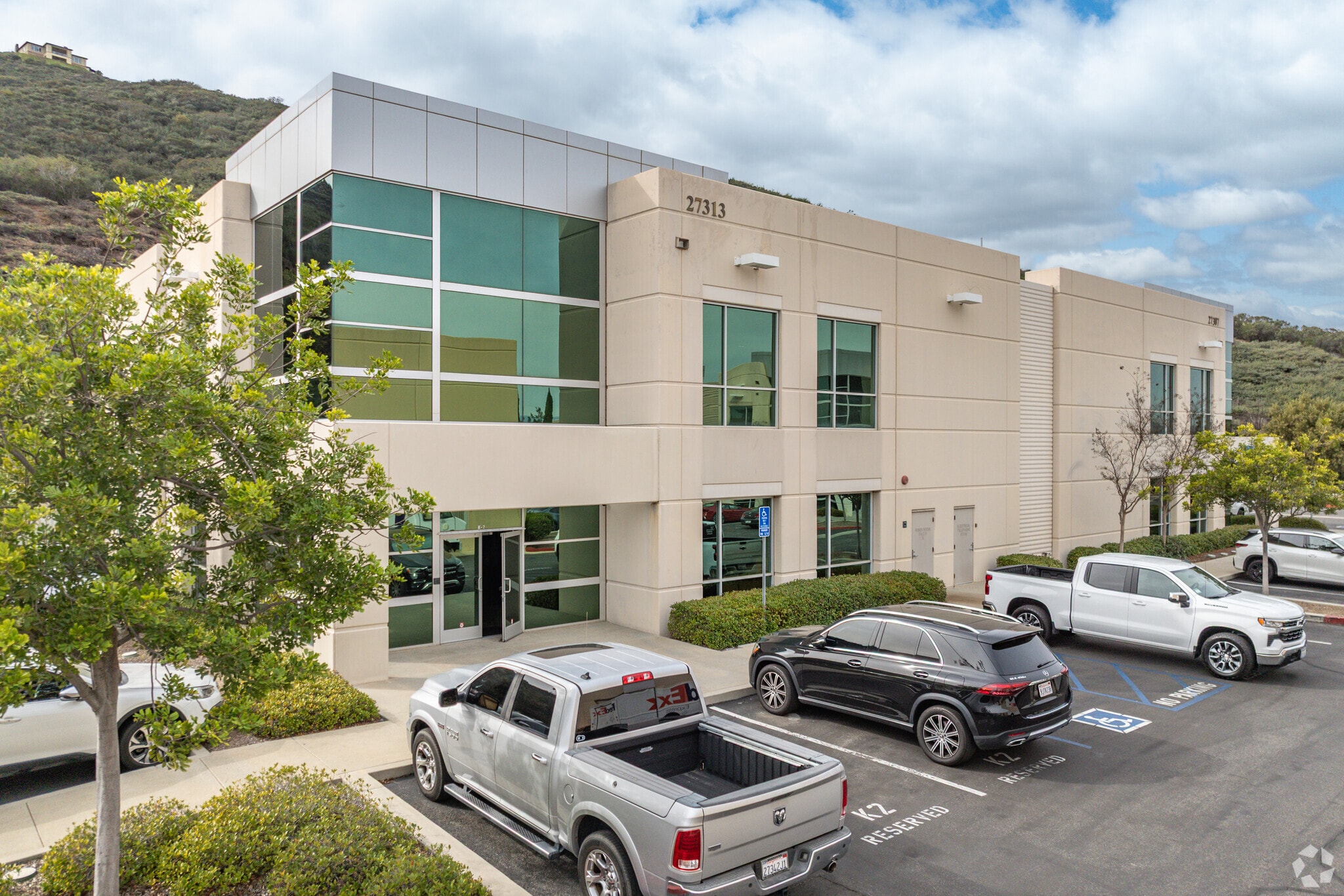 27313 Via Industria, Temecula, CA for lease Building Photo- Image 1 of 7