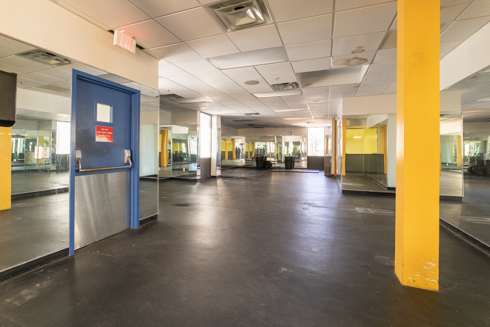 450 State Route 34, Old Bridge, NJ for sale Interior Photo- Image 1 of 42