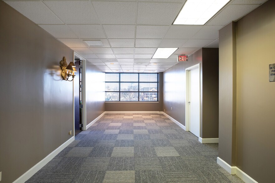 4218 Roanoke Rd, Kansas City, MO à louer - Photo du bâtiment - Image 2 de 9