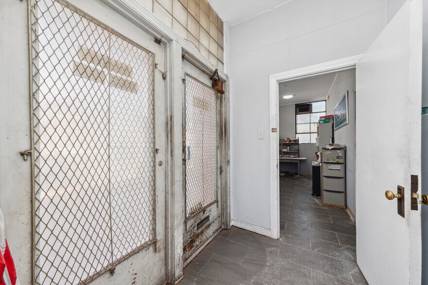 3957 N Normandy Ave, Chicago, IL à vendre - Photo intérieure - Image 3 de 24