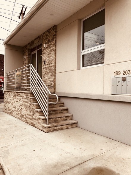 199 Wilson Ave, Newark, NJ à louer - Photo du bâtiment - Image 2 de 3