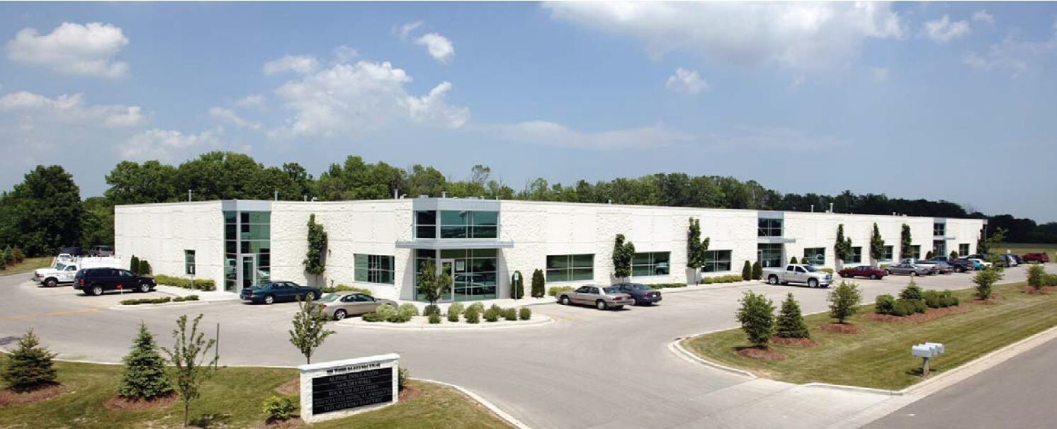 N59W13500 Manhardt Dr, Menomonee Falls, WI for lease Building Photo- Image 1 of 11