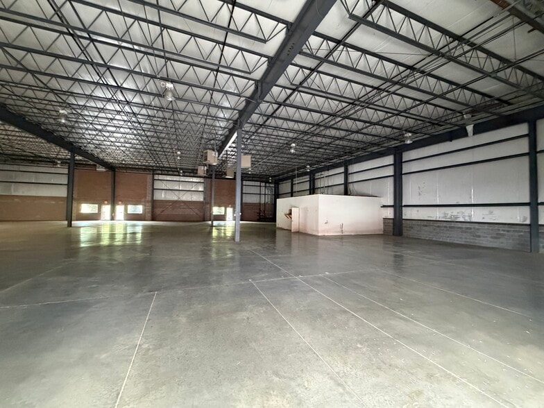 8176 Presidents Dr, Hummelstown, PA for lease - Building Photo - Image 2 of 4