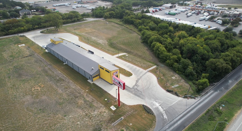 2000 S Interstate Highway 45, Hutchins, TX à vendre - Photo du bâtiment - Image 2 de 13