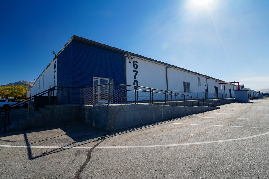 451 N Lodestone Way, Tooele, UT à louer - Photo du bâtiment - Image 2 de 6