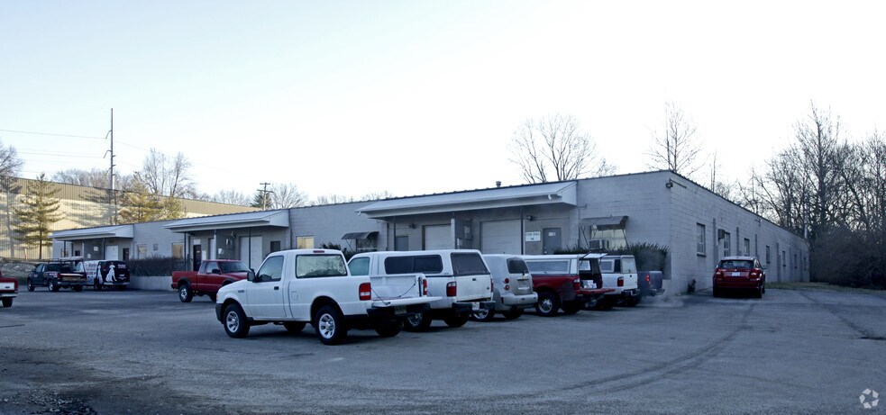 9410-9450 Watson Industrial Park Dr, Crestwood, MO à louer - Photo du bâtiment - Image 2 de 7