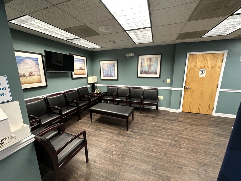 11350 Pembrooke Sq, Waldorf, MD for sale - Building Photo - Image 3 of 18