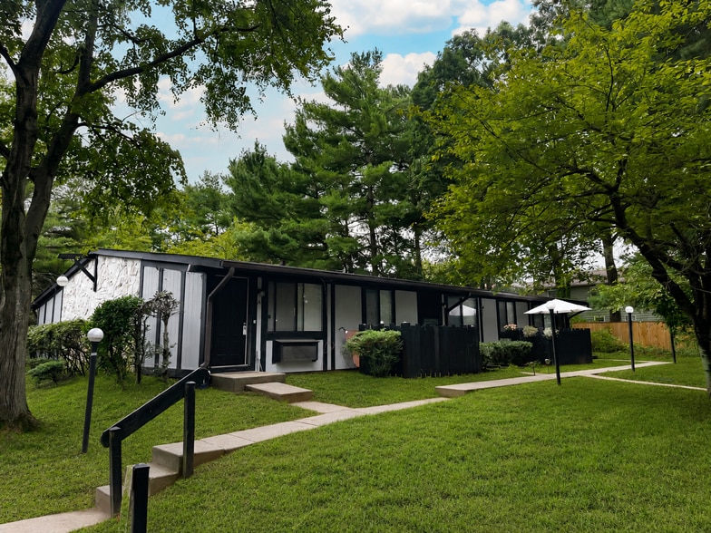 8103 Glen Hollow Dr, Glen Burnie, MD for sale - Building Photo - Image 1 of 14
