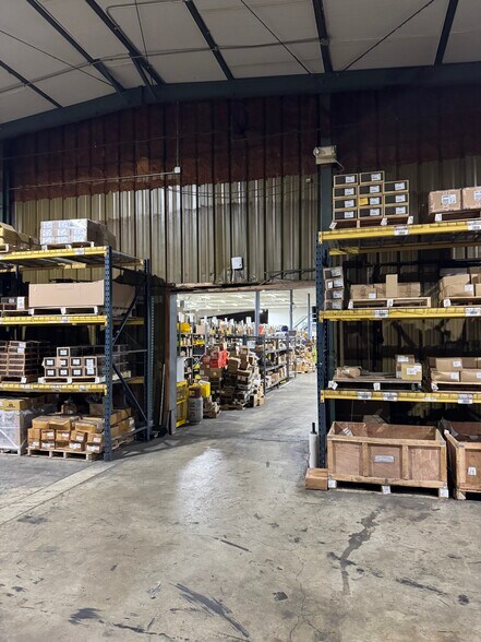 205 E Collins Rd, Fort Wayne, IN à louer - Photo du bâtiment - Image 3 de 13