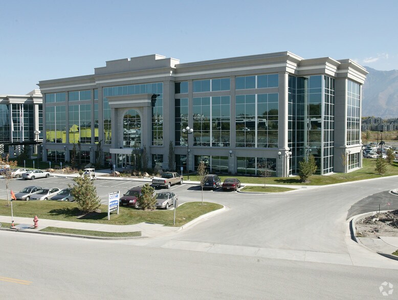 10757 S River Front Pky, South Jordan, UT à louer - Photo du bâtiment - Image 2 de 25