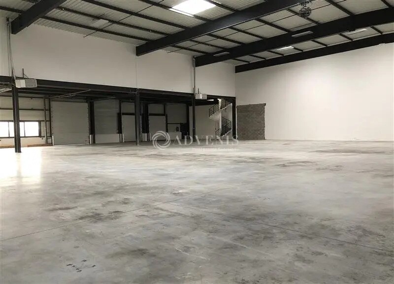 Flex in Lieusaint for lease Building Photo- Image 1 of 14
