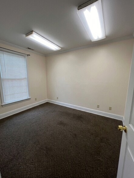 4922-4948 Windy Hill Dr, Raleigh, NC for lease - Building Photo - Image 3 of 7