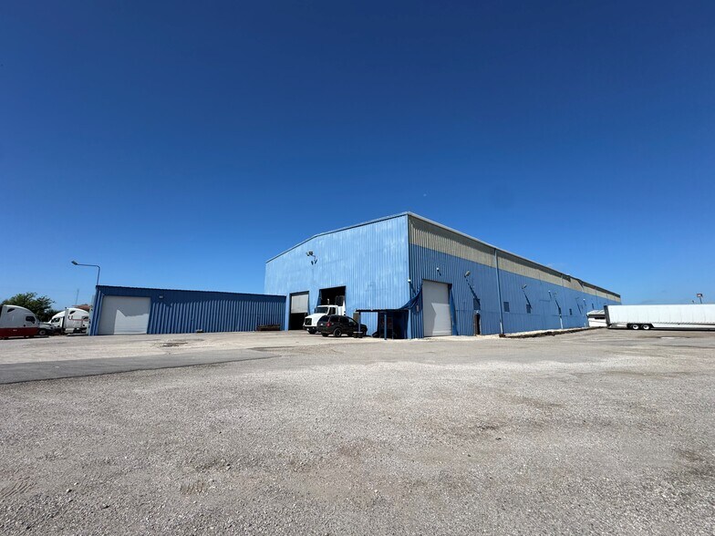 530 Steves Ave, San Antonio, TX à louer - Photo du bâtiment - Image 2 de 16