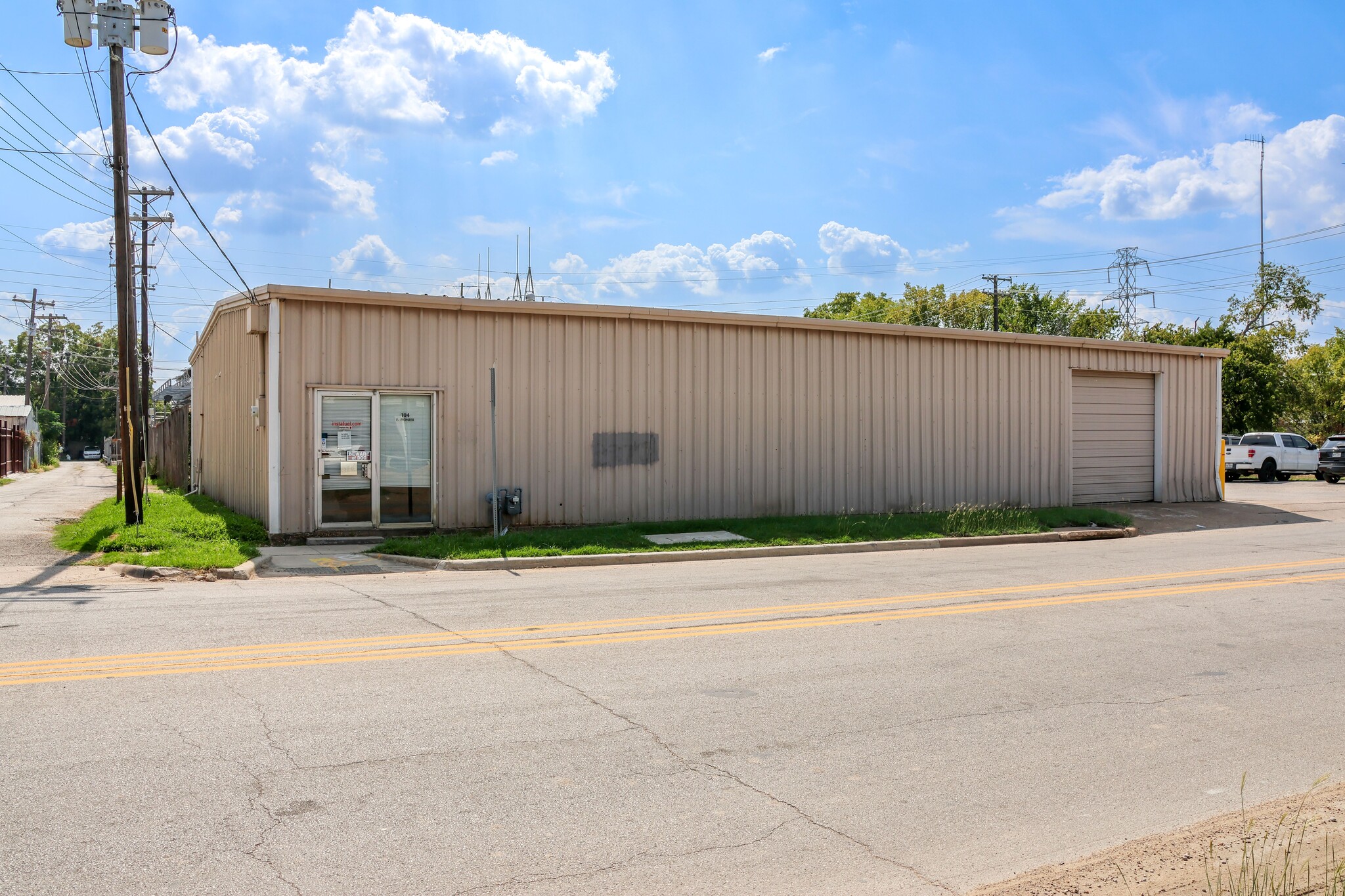 104 Pioneer Dr E, Irving, TX à vendre Photo du bâtiment- Image 1 de 6