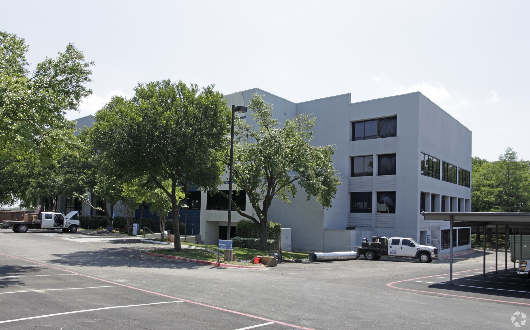 1600 E Lamar Blvd, Arlington, TX à louer Photo du bâtiment- Image 1 de 6