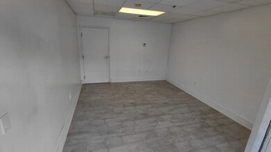 21113 Johnson St, Pembroke Pines, FL à louer Photo intérieure- Image 2 de 5