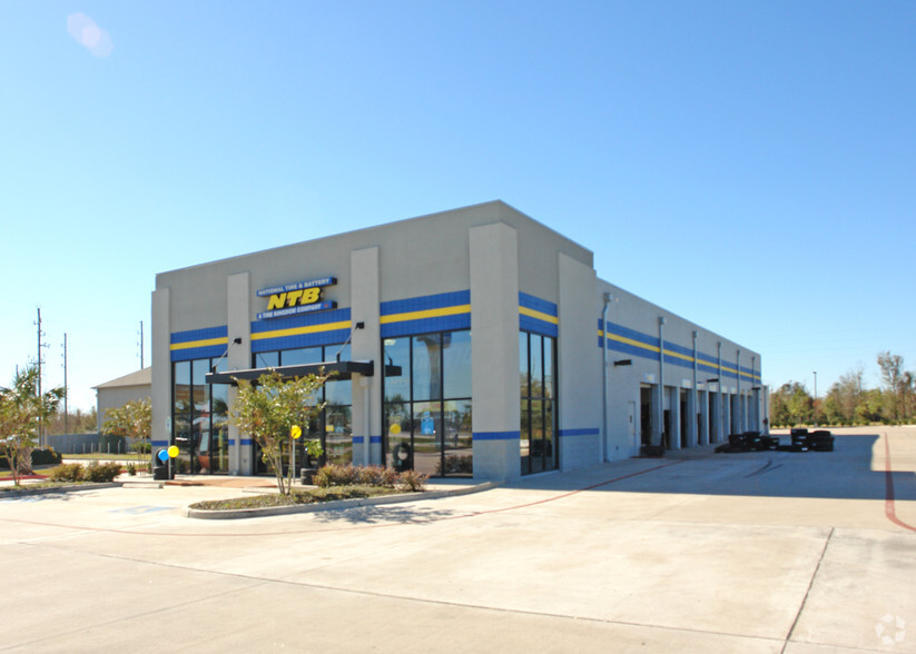 11017 North Fwy, Houston, TX for lease - Building Photo - Image 3 of 5